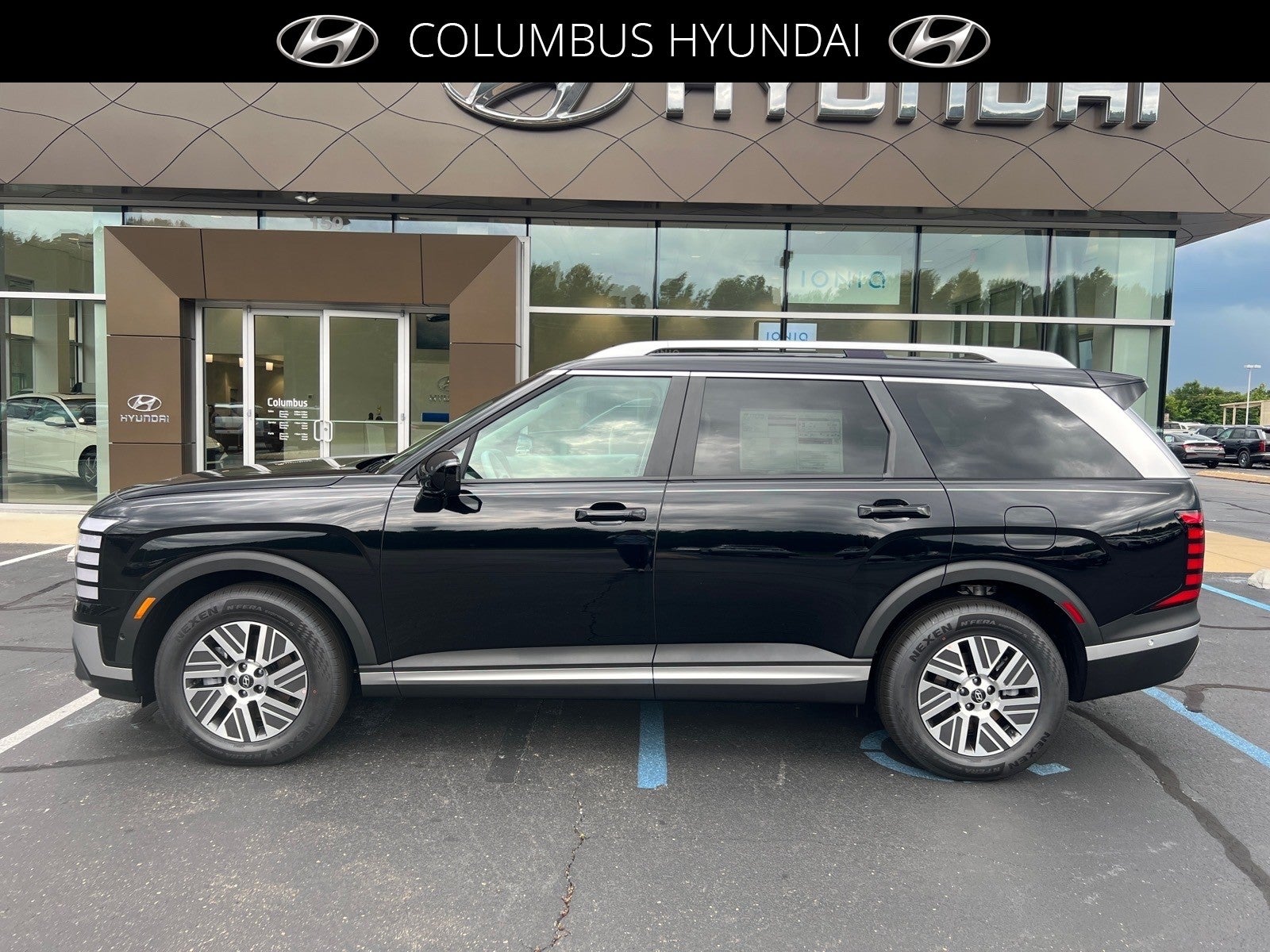 2026 Hyundai PALISADE HYBRID SEL Premium in Black — front three-quarter view