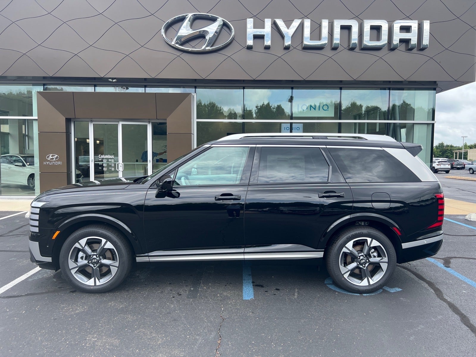 2026 Hyundai PALISADE Limited in Black — front three-quarter view
