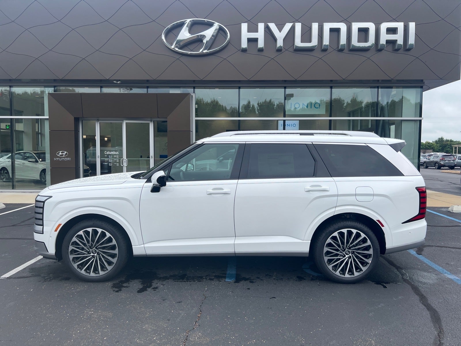 2026 Hyundai PALISADE Calligraphy in White — front three-quarter view