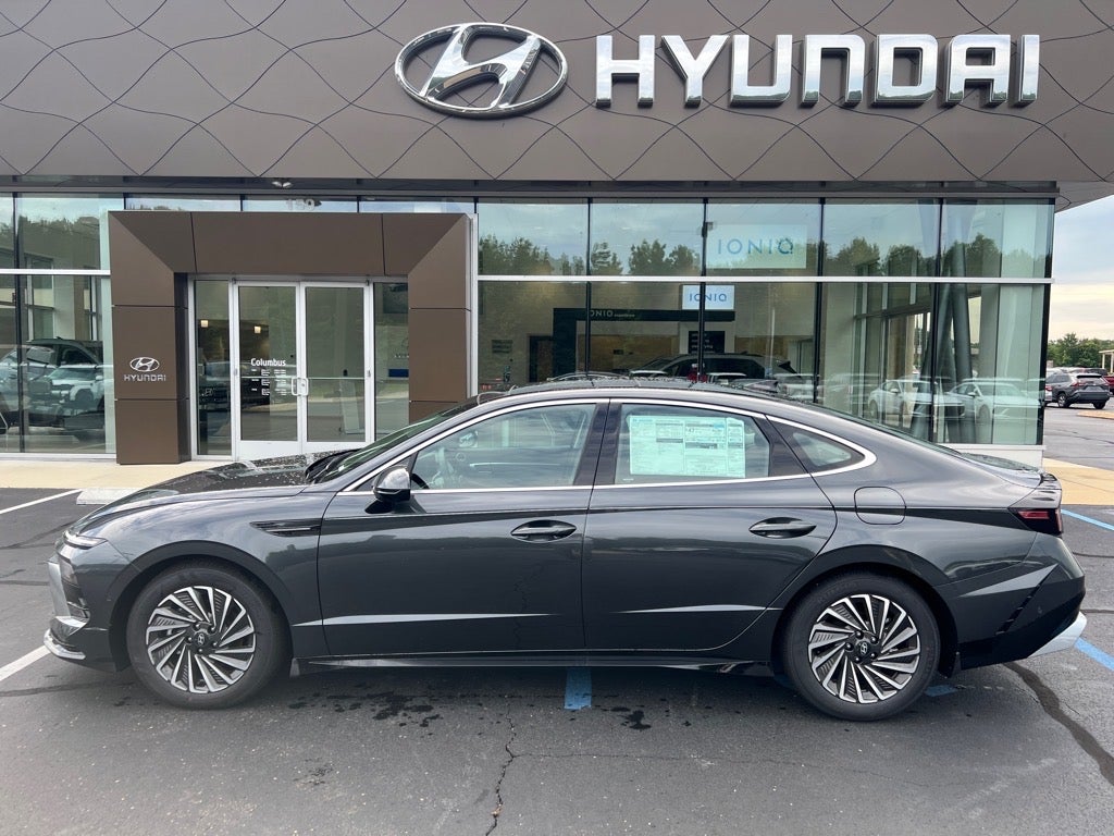 2025 Hyundai SONATA HYBRID